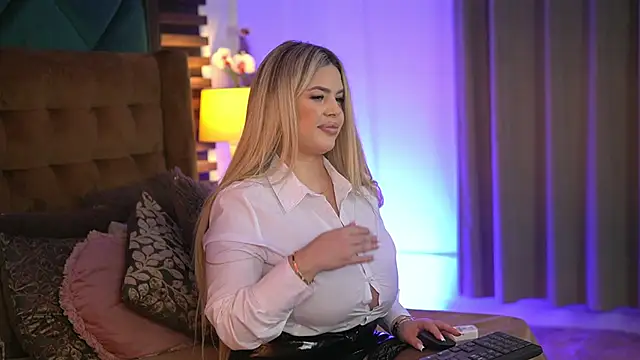 SophieBoobsX live sex cam