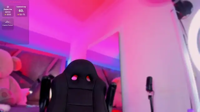 Charlotteinpole live sex cam