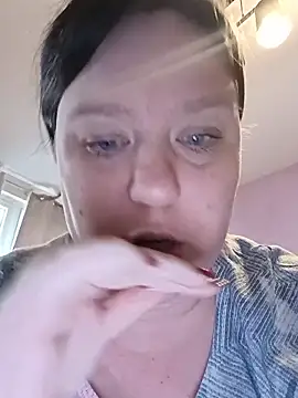 Feuchtekitty92@xh live sex cam