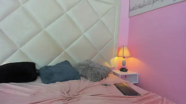 Littlefreyaa's cam snapshot