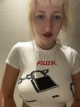 RonnieKiss live sex cam