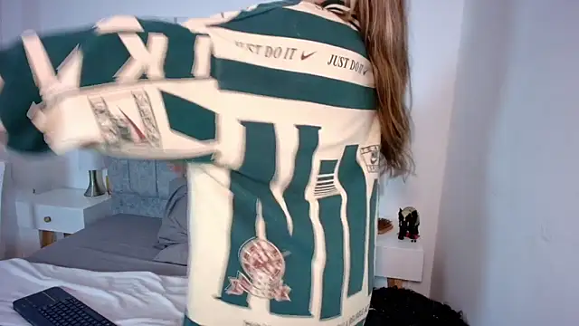 Lucy_Carson_'s cam snapshot