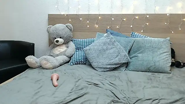 SophieyMoon live sex cam