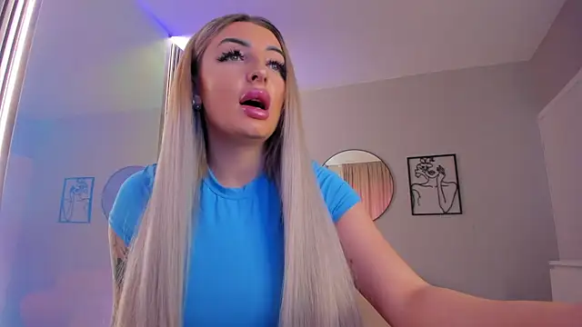 emily_bloom's cam snapshot