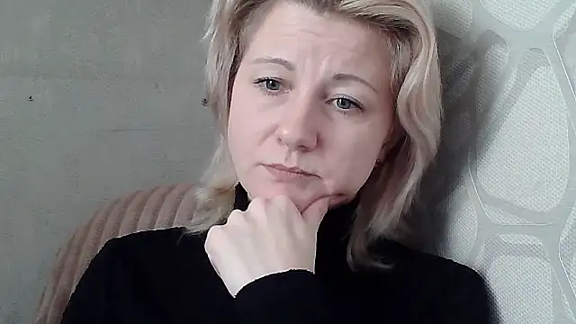 Kitti-Ellison live sex cam