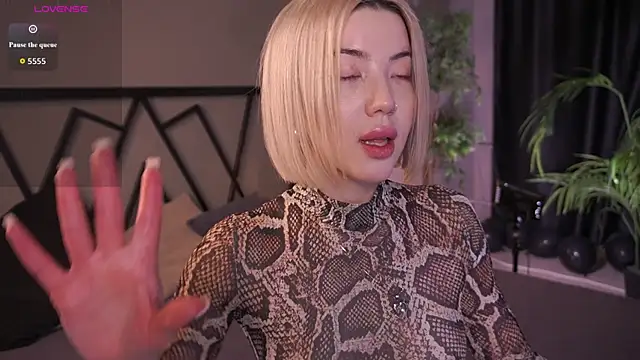 LindaThacker live sex cam