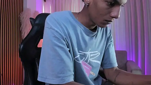 JulienSaint live sex cam