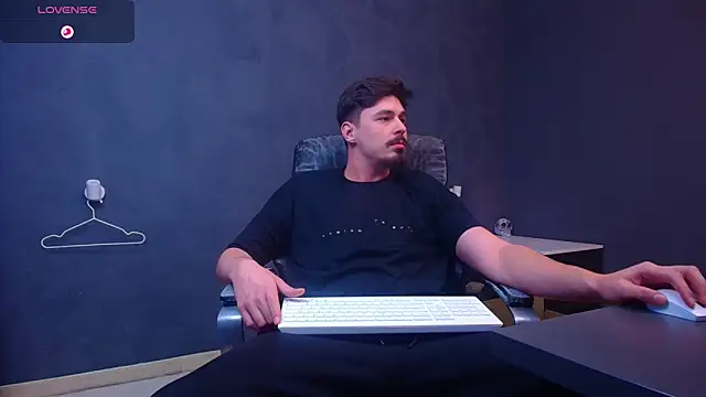 EnzoRace live sex cam