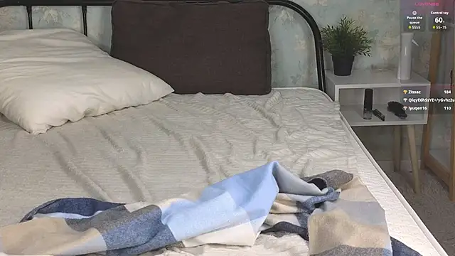 HollieCollelo live sex cam