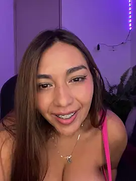 Nicole_RobbieR live sex cam