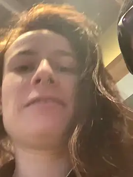 GoldenPussy1329 live sex cam