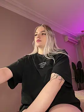 HugeBoobsAlice's cam snapshot