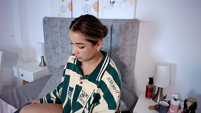 Lucy_Carson_'s cam snapshot