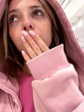 LoraaDoll live sex cam