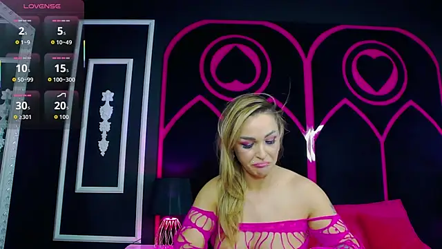 AlexxaBlaze live sex cam