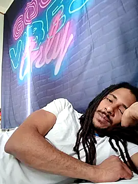 Mikaaa97 live sex cam