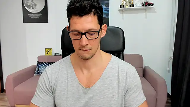 BrutusK08 live sex cam