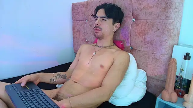 Ethan_Briggs's cam snapshot