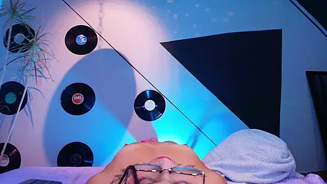 Lilith_and_Khloe live sex cam