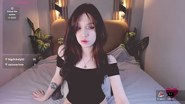 NikkiMiltons live sex cam