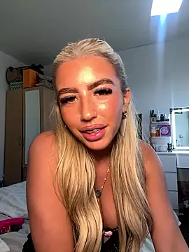 BlondeBetty live sex cam
