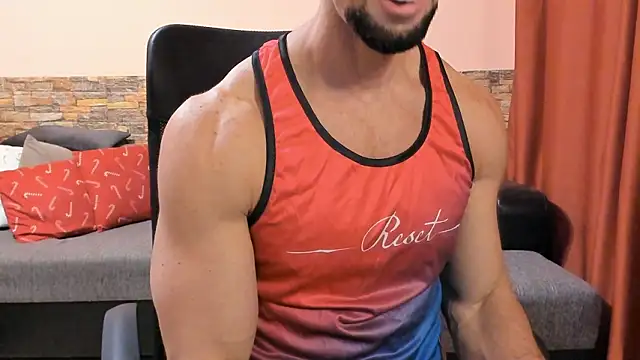 HotHunkTrainer live sex cam