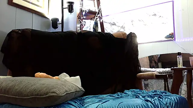 Genevieve143 live sex cam