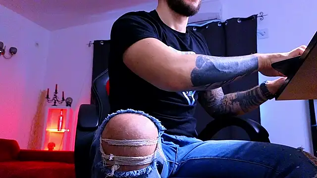 MightyAaron66 live sex cam