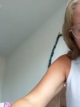 MILEIDE980 live sex cam