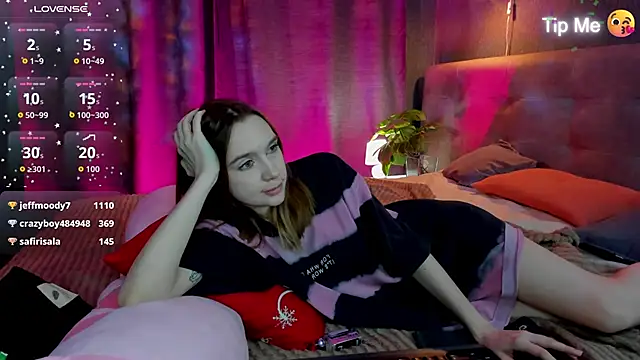 Lesi_Moonie01's cam snapshot