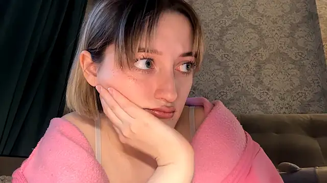 Emily_lyy live sex cam