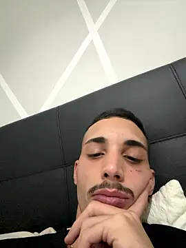 piccolo2002 live sex cam