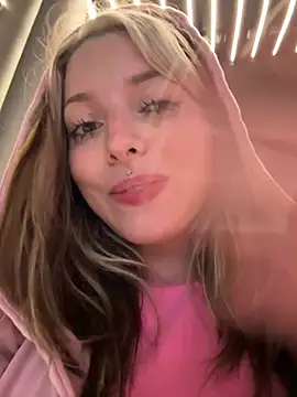 LoraaDoll live sex cam