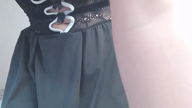 SuziiLove live sex cam