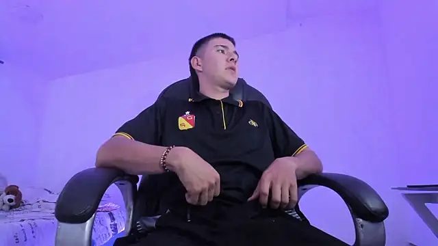 Aleck_Boy's cam snapshot