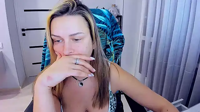 AlexiaDarren live sex cam