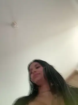 LaraHenao live sex cam
