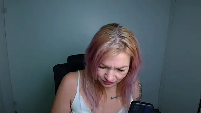 Madonna_Fire's cam snapshot