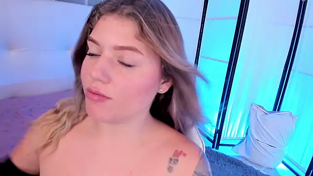 alaia_greyy's cam snapshot