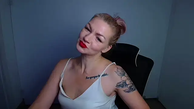 Madonna_Fire's cam snapshot