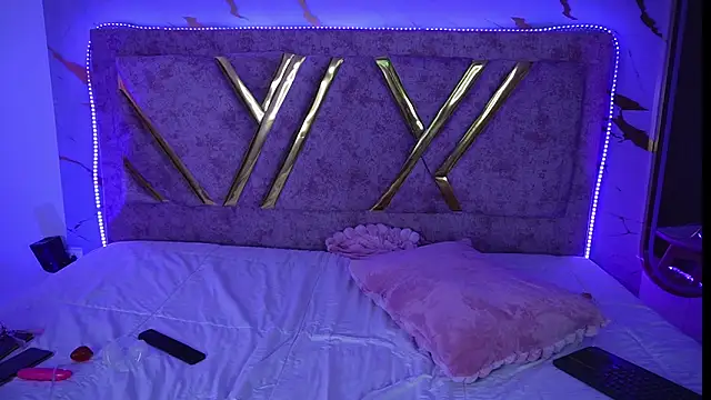 mia_collinxx's cam snapshot