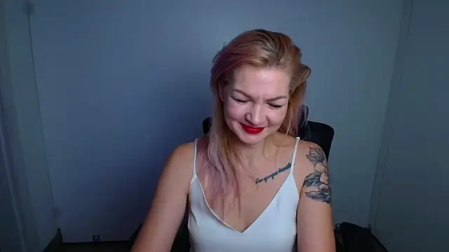 Madonna_Fire's cam snapshot