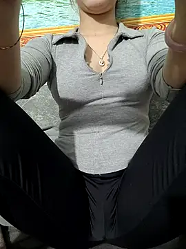 -LunaLust's cam snapshot