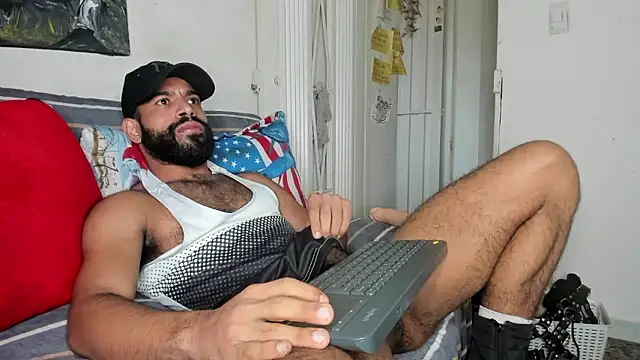 sweatyhairypig23 live sex cam