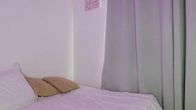 isahilton1 live sex cam