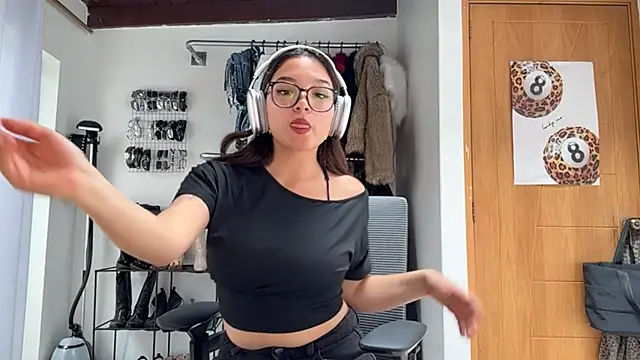 LubaLadeau live sex cam