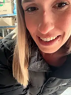 lola_tentatiion's cam snapshot