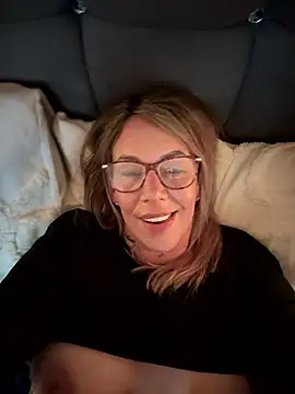 blondebitch2 live sex cam