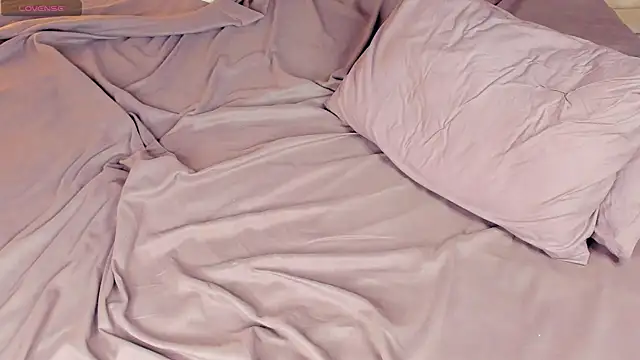 OwlLynn's cam snapshot