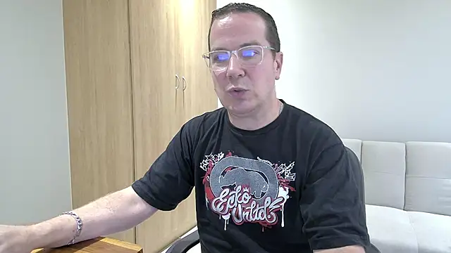 BrettJ81 live sex cam